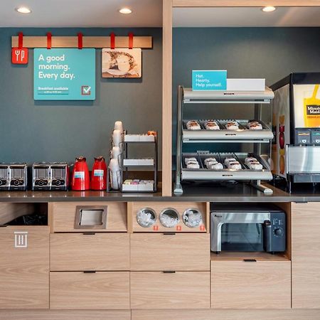 Avid Hotels Milwaukee West - Waukesha By Ihg Pewaukee Zewnętrze zdjęcie