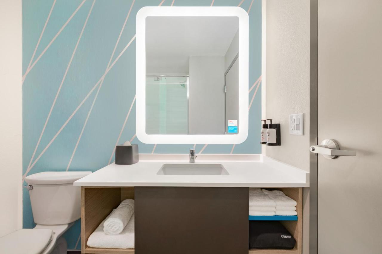 Avid Hotels Milwaukee West - Waukesha By Ihg Pewaukee Zewnętrze zdjęcie