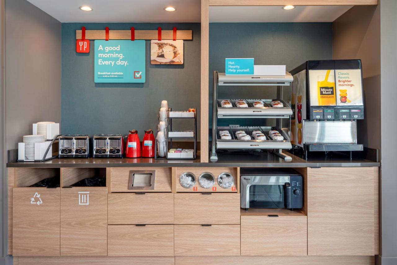 Avid Hotels Milwaukee West - Waukesha By Ihg Pewaukee Zewnętrze zdjęcie