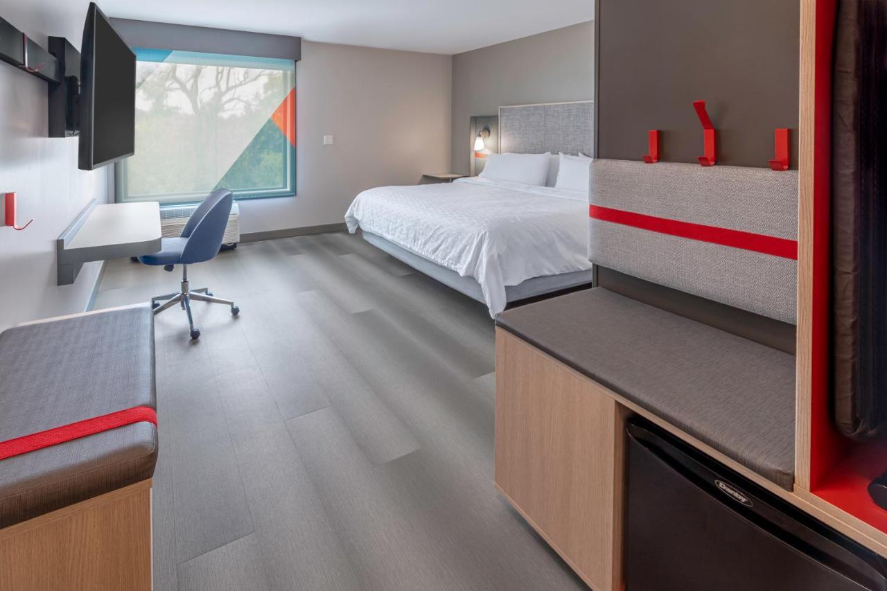 Avid Hotels Milwaukee West - Waukesha By Ihg Pewaukee Zewnętrze zdjęcie