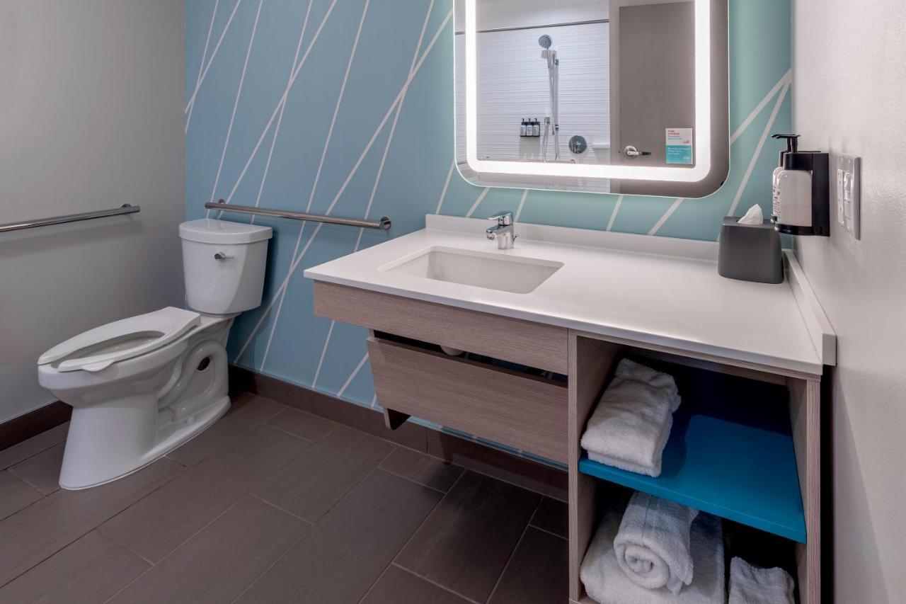 Avid Hotels Milwaukee West - Waukesha By Ihg Pewaukee Zewnętrze zdjęcie