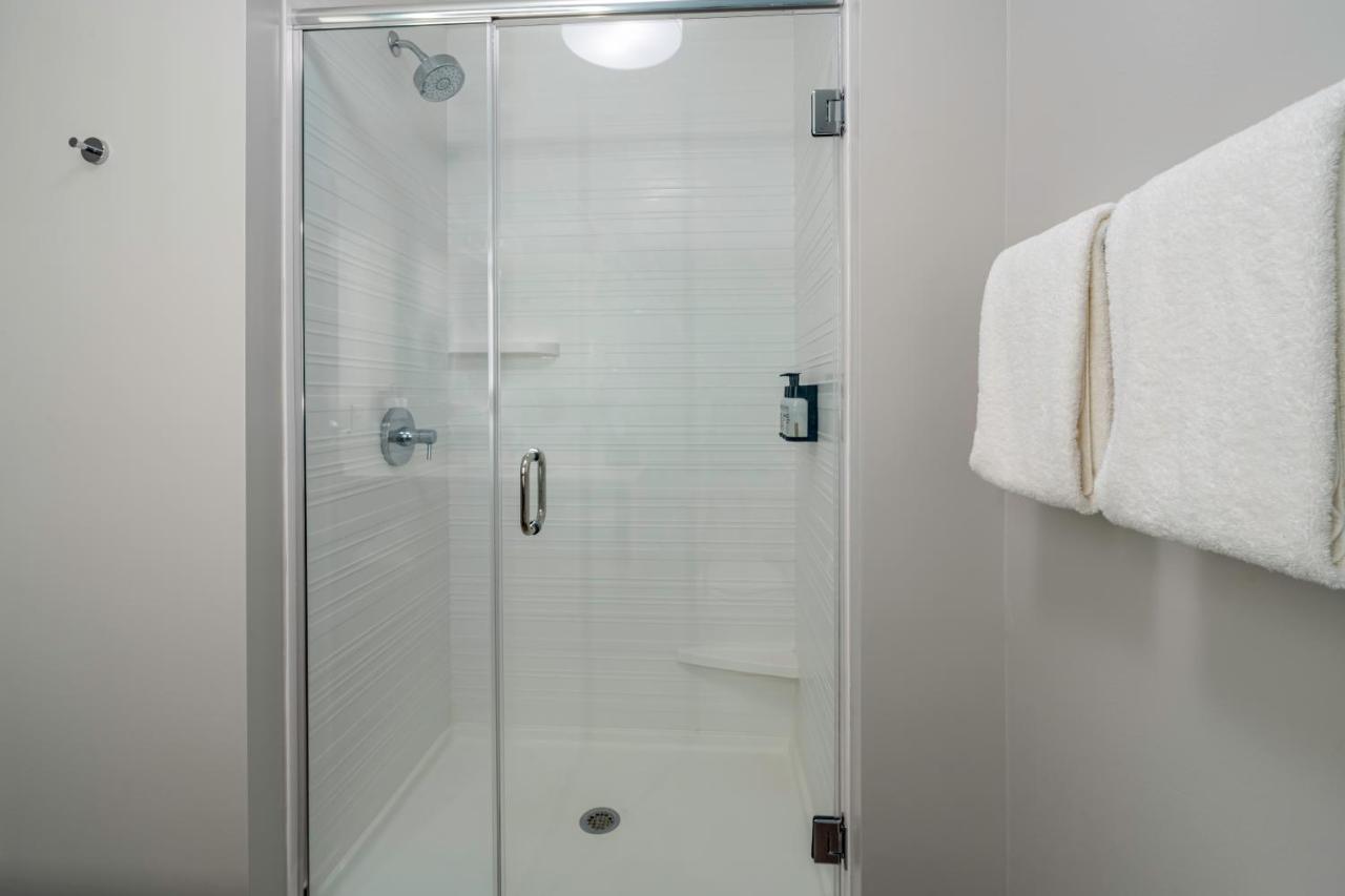 Avid Hotels Milwaukee West - Waukesha By Ihg Pewaukee Zewnętrze zdjęcie